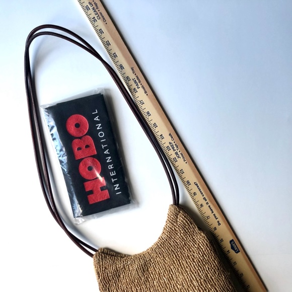 HOBO Straw Bag with Cross Over Leather Strap (HOBO Storage Bag Included) - Picture 5 of 15